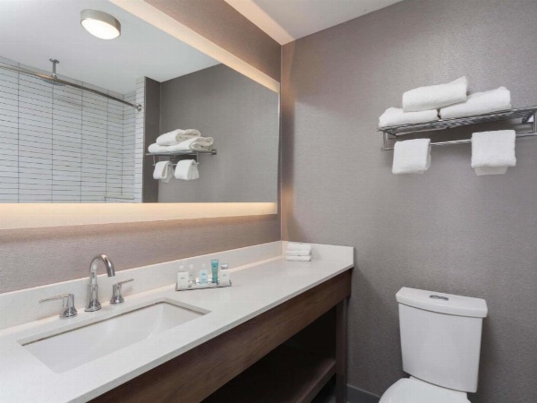 Wyndham Garden LaGuardia South image 8